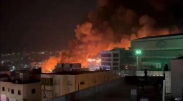 «القاهرة الإخبارية»: اندلاع حريق ضخم في مدينة الخليل بالضفة الغربية