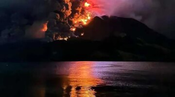 بعد انفجار بركان جبل روانج.. أشهر 3 براكين في إندونيسيا – أخبار العالم
